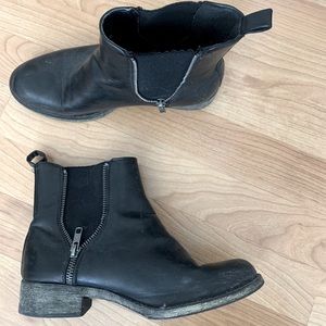 Black rocket dog boots. Slightly worn and size 7.5